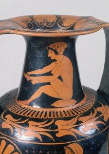 Hals af en loftslig rød-figur amfora, der forestiller en siddende kvinde, der binder sin sandal om halsen, lavet af Pamphaios og malet af Oltos, ca. 510-500 f.Kr. (keramik)